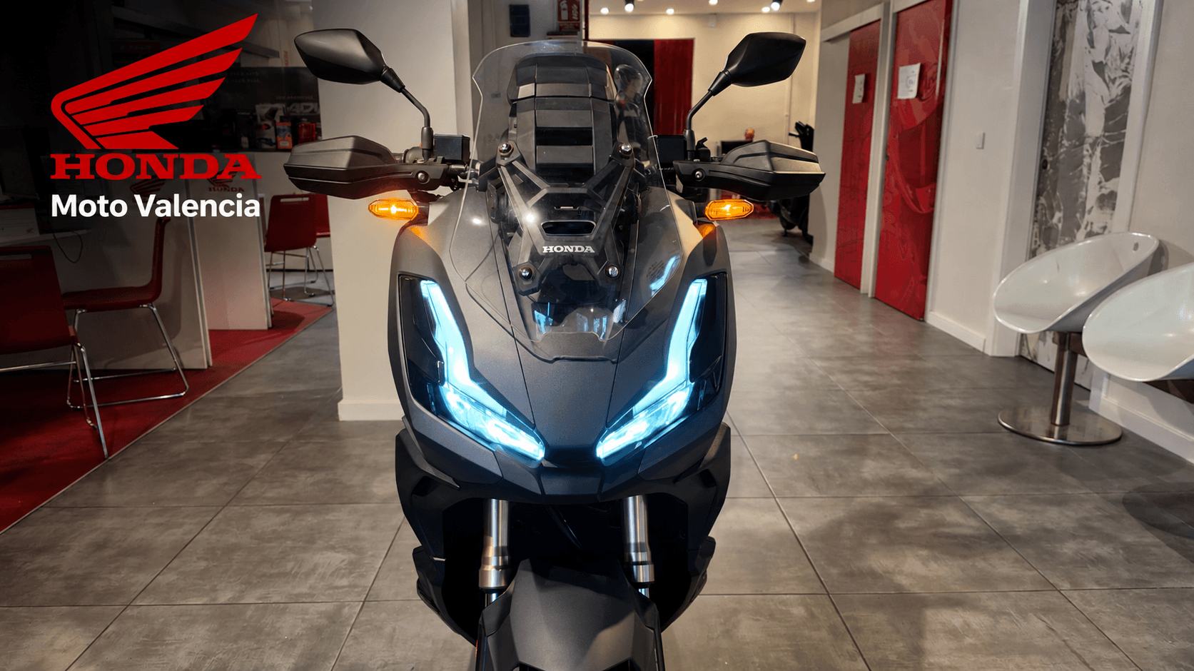 Una Honda ADV350 de segunda mano disponible a la venta en valencia