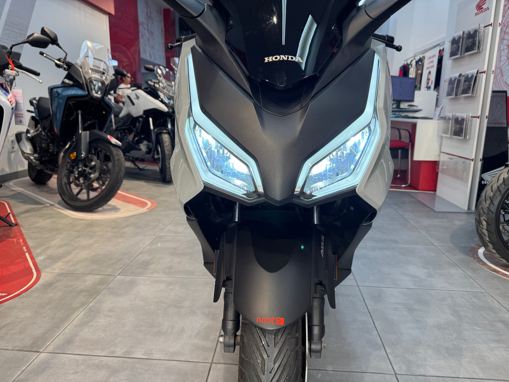Una Honda Forza 125 de segunda mano en nuestras instalaciones de valencia a la venta.