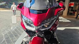 Frontal de moto Honda Gold Wing GL1800 DCT Tour roja