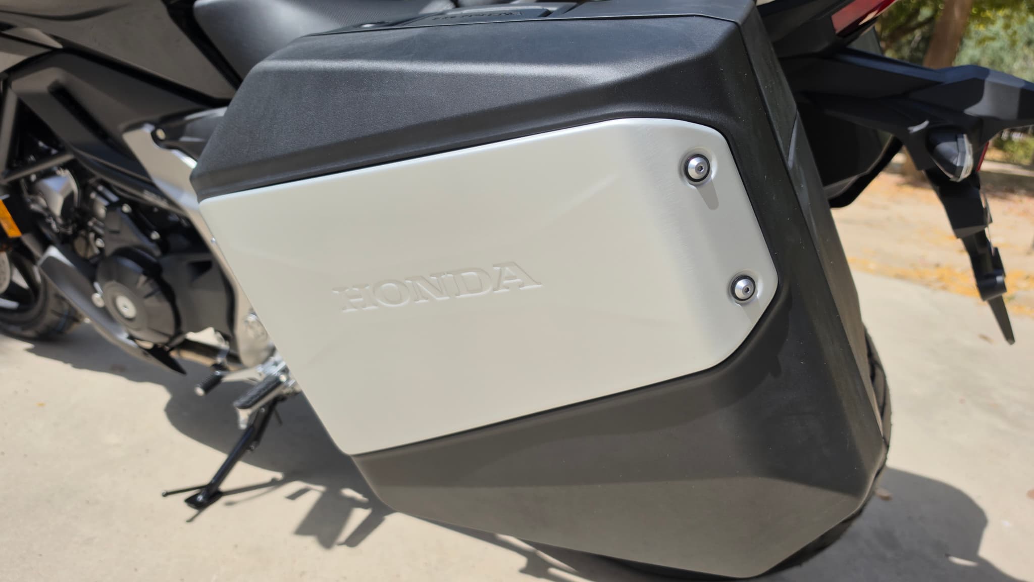 Maleta lateral plateada de Honda NC750X
