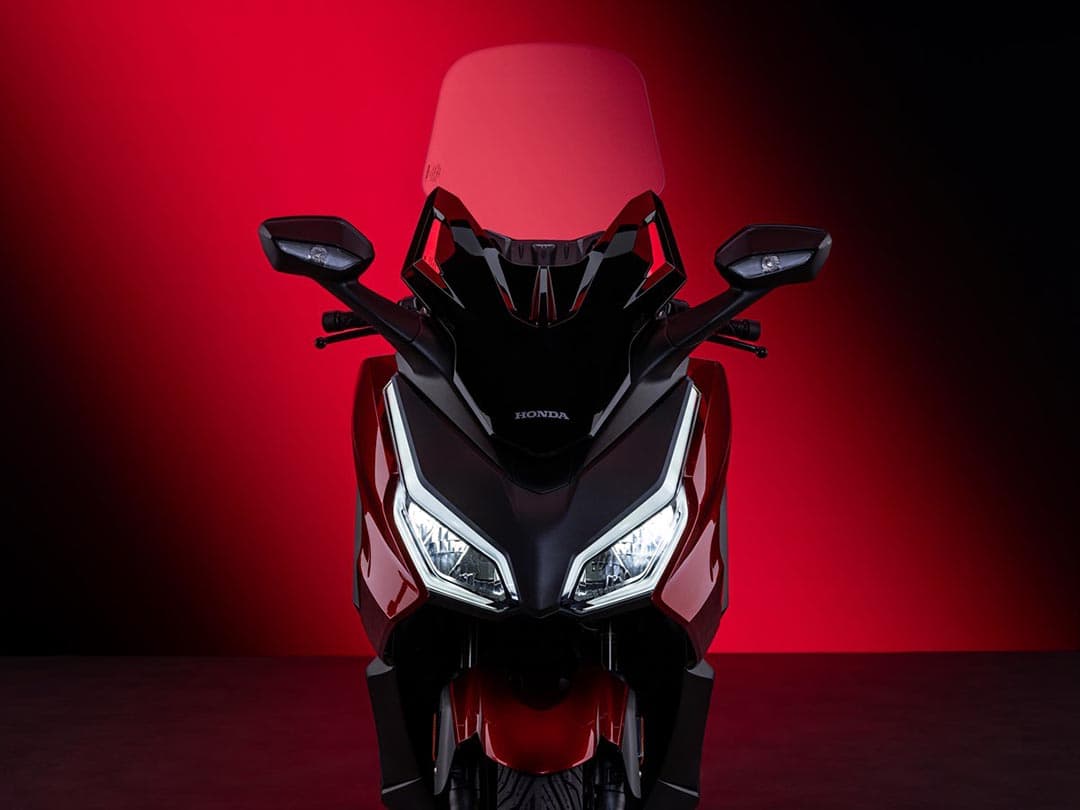 cupula electronica Honda_Forza_350 en posicion alta