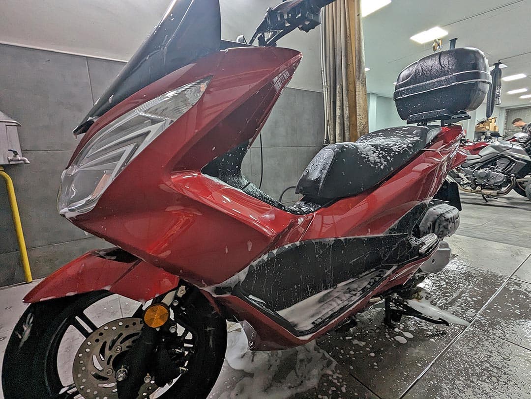 Cómo limpiar una moto correctamente: trucos y recomendaciones