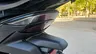 Detalle del piloto trasero de una moto Honda SH350i