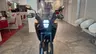 Vista frontal de una moto Honda NX500 negra