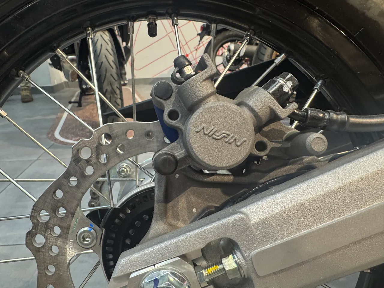 Freno de disco trasero con pinza Nissin de la Honda CRF300L