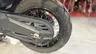 Detalle de la rueda trasera de una moto Honda X-ADV