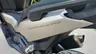 Detalle lateral de la Honda Forza 750 gris mate
