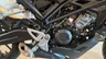 Detalle del motor de una Honda CB125R