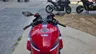 Vista superior de una Honda CBR1000RR-R Fireblade SP roja con detalles azules y blancos.