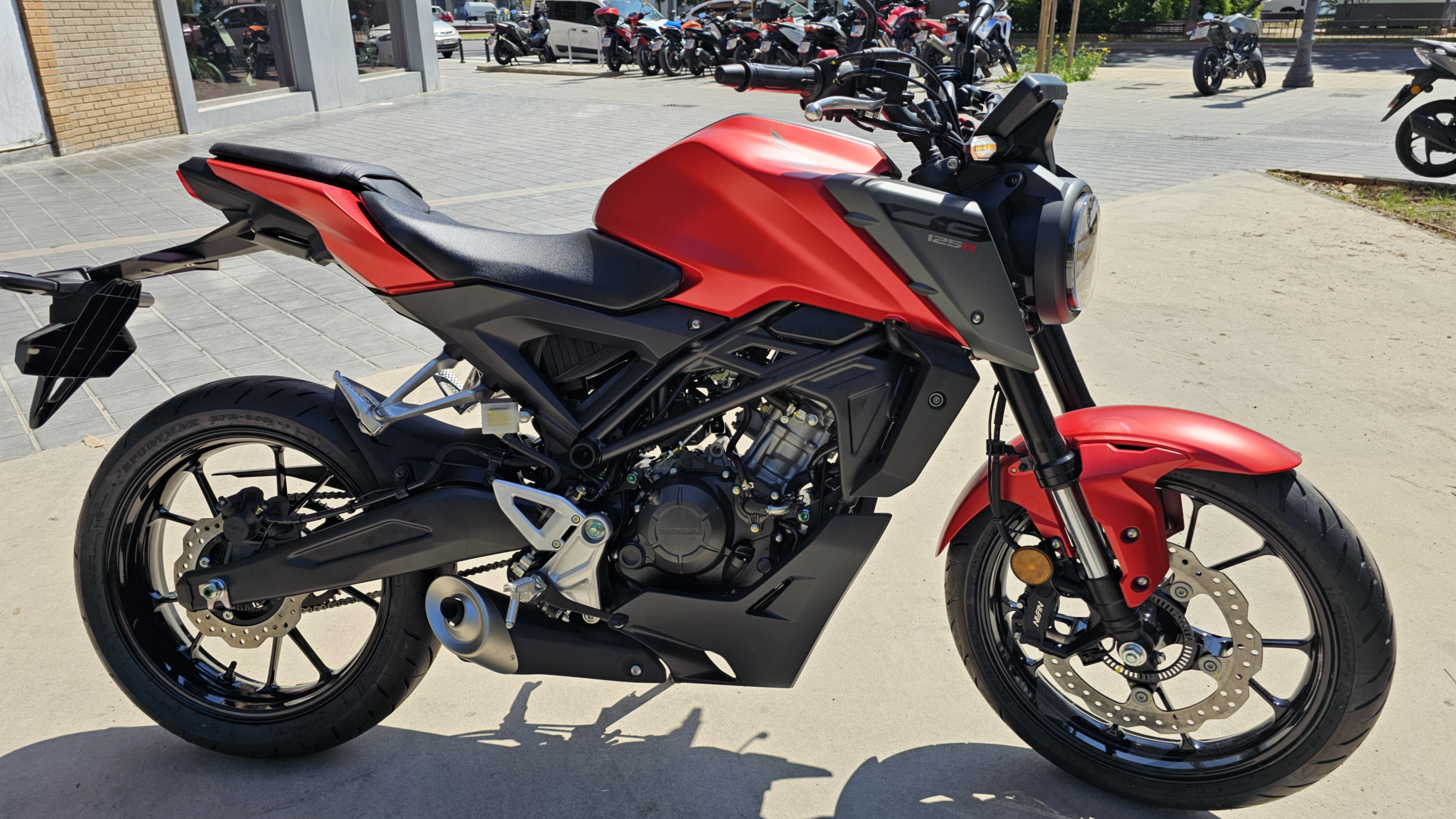 Honda CB125R | Precio y Financiación en Valencia