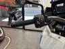 Manillar izquierdo de la Honda NX500 E-Clutch blanca con controles y espejo.