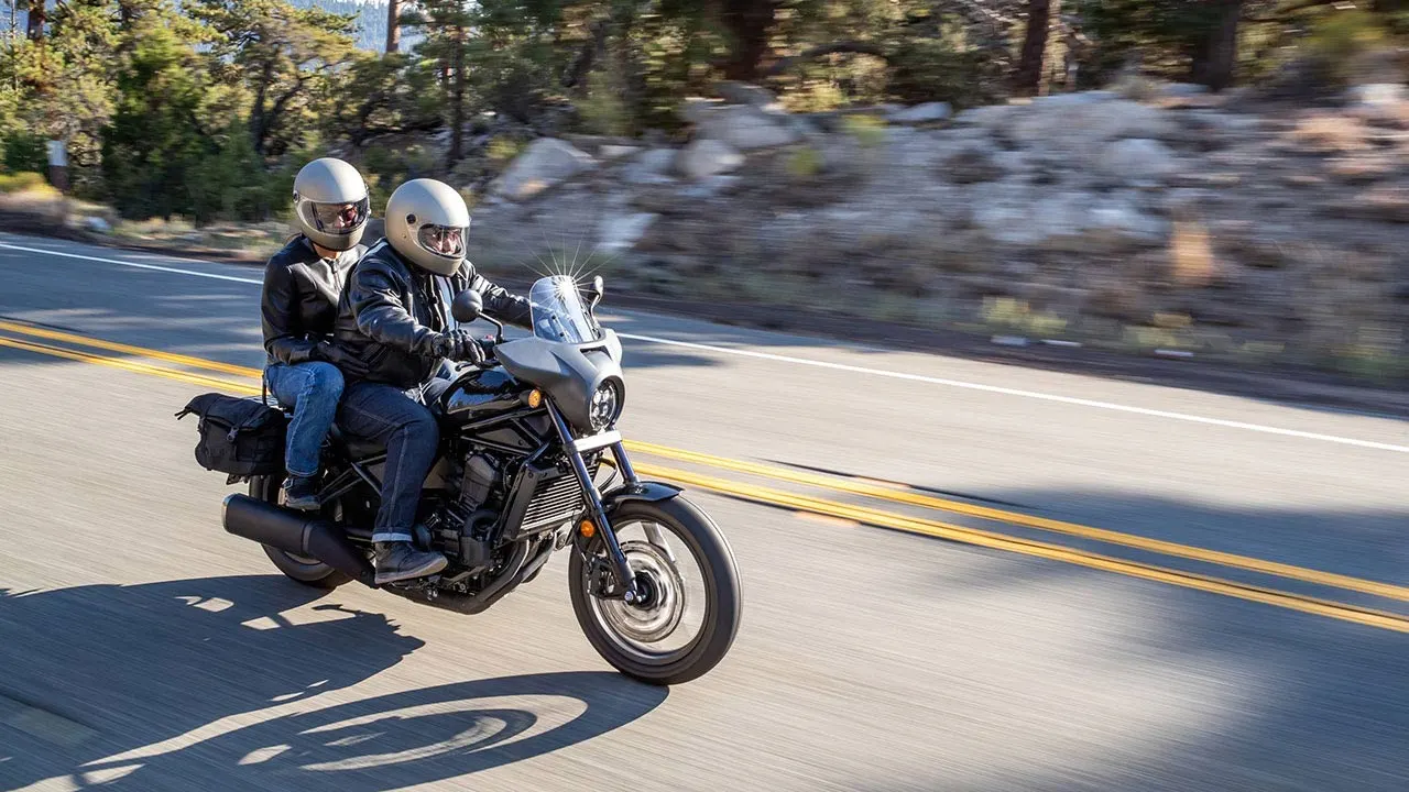 5 LUGARES QUE UN MOTORISTA TENDRÍA QUE EVITAR CUANDO CIRCULA