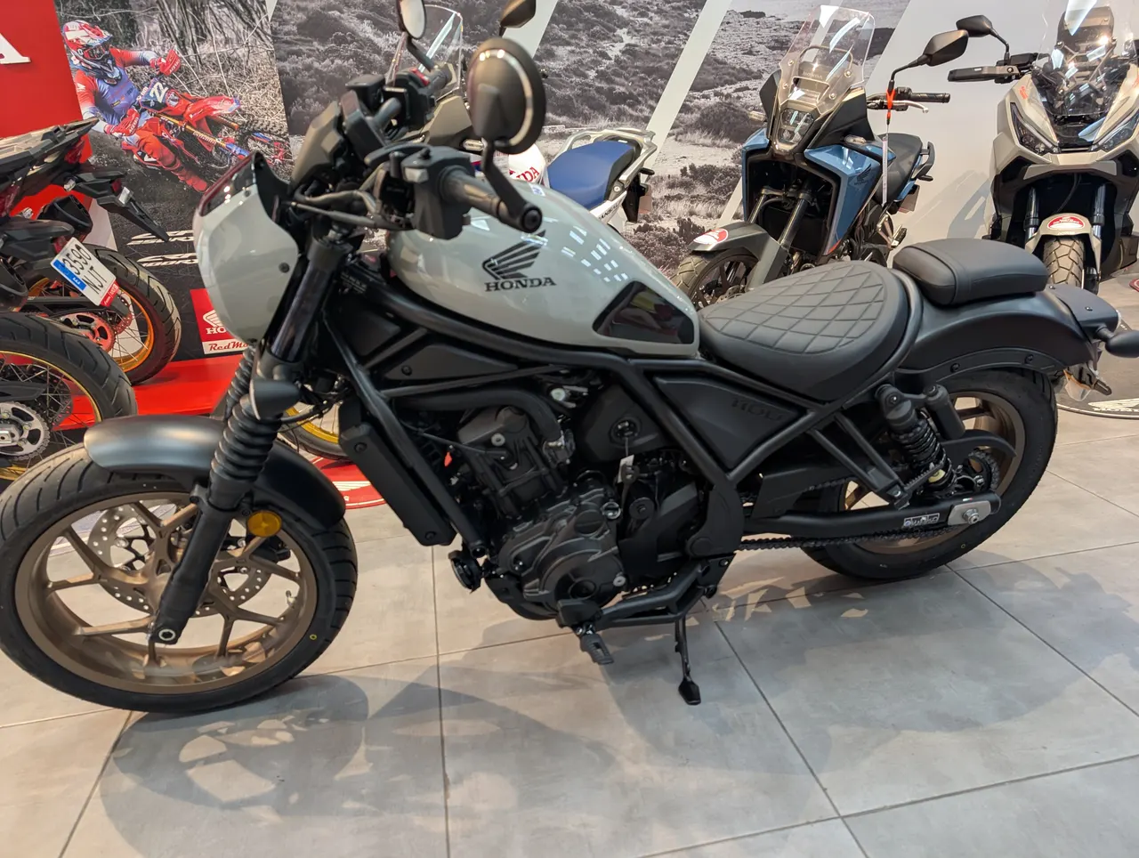 Moto Honda CMX1100 Rebel Special Edition gris perlado