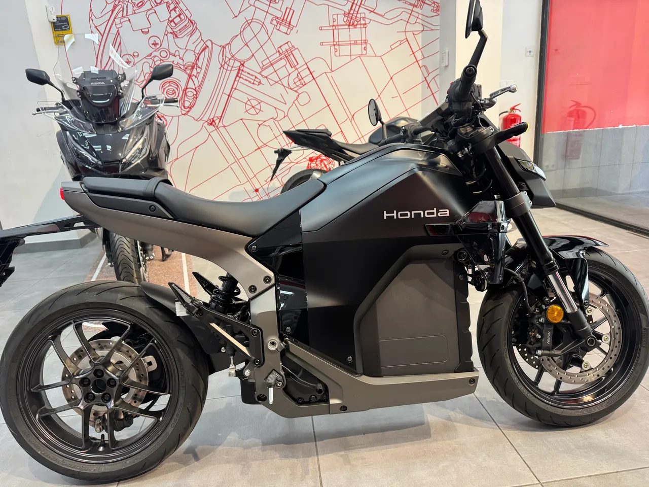 Honda WN7 Negra Graphite