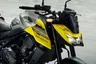 Moto Honda CB750 Hornet amarilla y plata