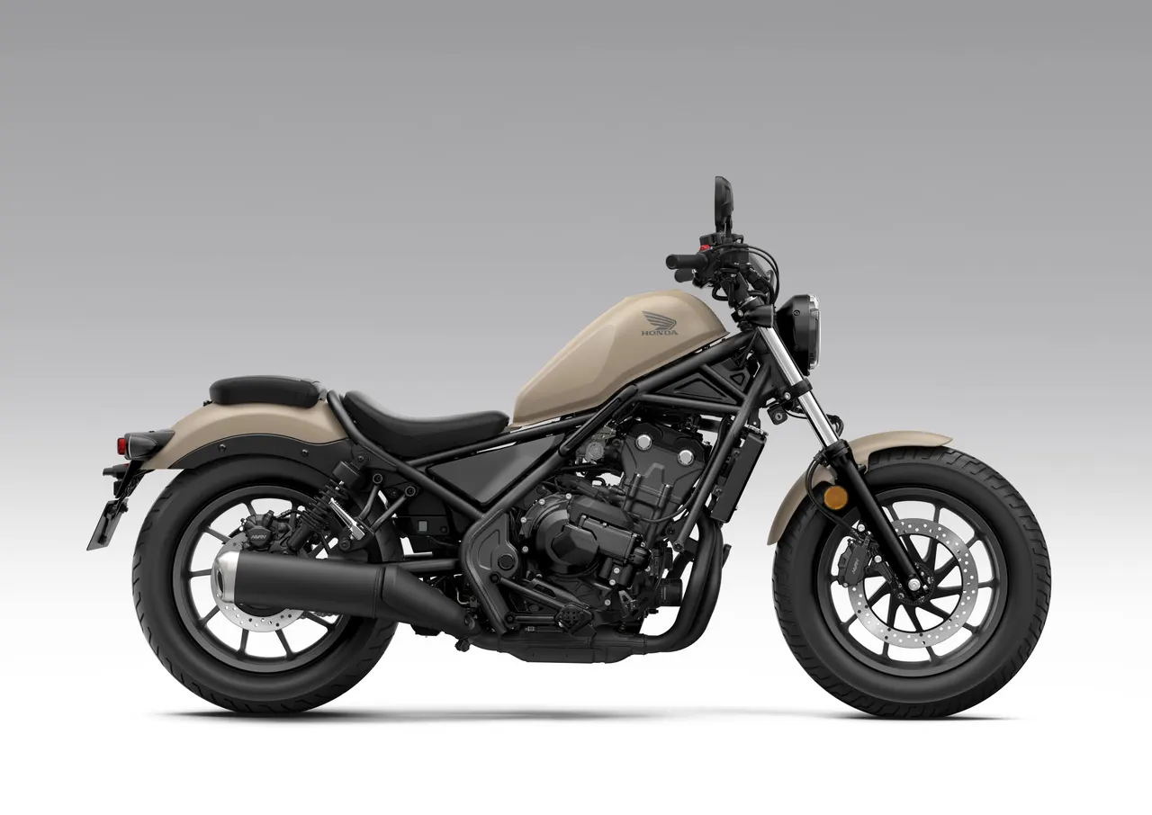 Honda Rebel 500 2027 en color Mat Fresco Brown, vista lateral completa