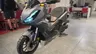 Scooter Honda Forza 350 gris mate en concesionario