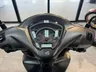 Salpicadero de la scooter Honda Vision 110 en color Matte Mine Brown Metallic