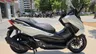 Scooter Honda Forza 125 blanco perlado en la calle