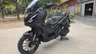 Honda ADV 350 negra mate NH-C81 aparcada en la calle