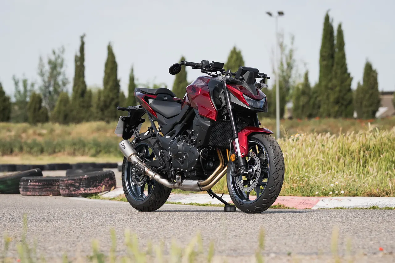 Honda Hornet 750 GANBARU