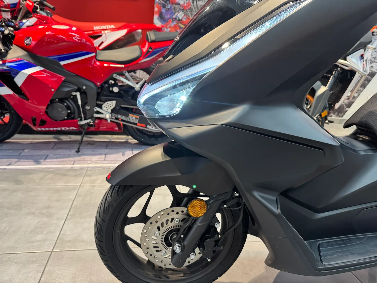Scooter Honda PCX125 negra