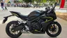 Moto Honda CBR 650R negra vista lateral derecha