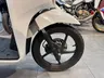 Rueda delantera de Honda Vision blanca