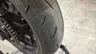 Neumático trasero de una moto Honda CBR650R