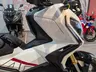 Honda X-ADV blanca en concesionario