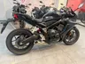 Honda CBR650R negra vista lateral