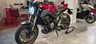 Honda CB650R roja en concesionario