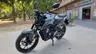 Honda CB125R azul zefiro metalizado aparcada