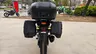 Parte trasera de una Honda NT1100 negra con top case y maletas laterales