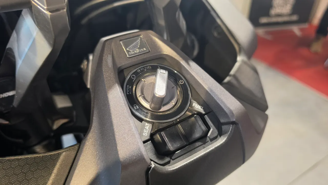 Llave de contacto de una moto Honda