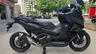 Honda Forza 750 scooter negro mate aparcado en la calle