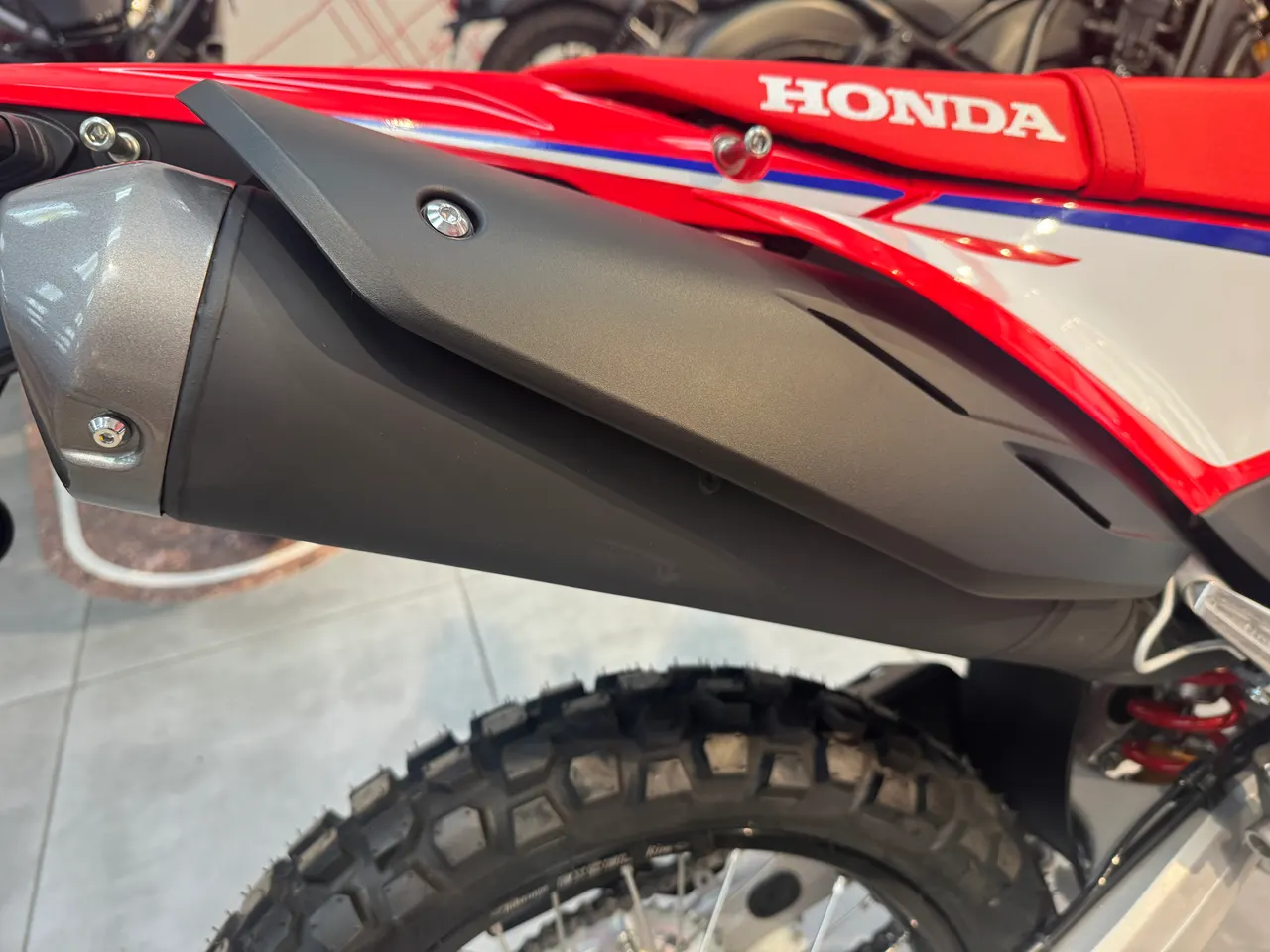 Escape y protector de escape de la Honda CRF300L