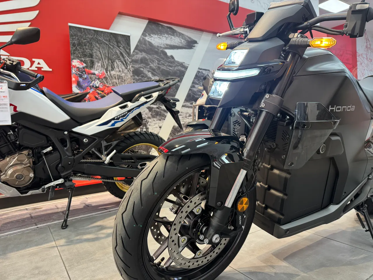 Honda WN7 Negra Graphite