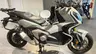 Honda X-ADV gris de perfil