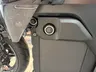 Detalle del sistema de encendido de una moto Honda WN7 negra