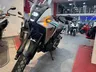 Honda NX500 blanca y gris en concesionario