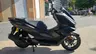 Scooter Honda PCX 125 negro mate aparcado en la calle