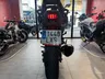 Vista trasera de una moto Honda NC750X negra