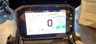 Pantalla digital de una moto Honda mostrando información de conducción