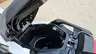 Compartimento de asiento abierto de una moto Honda X-ADV