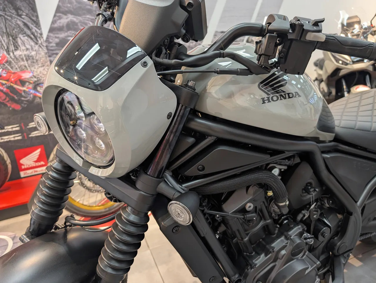 Honda CMX1100 Rebel Special Edition gris con faro LED