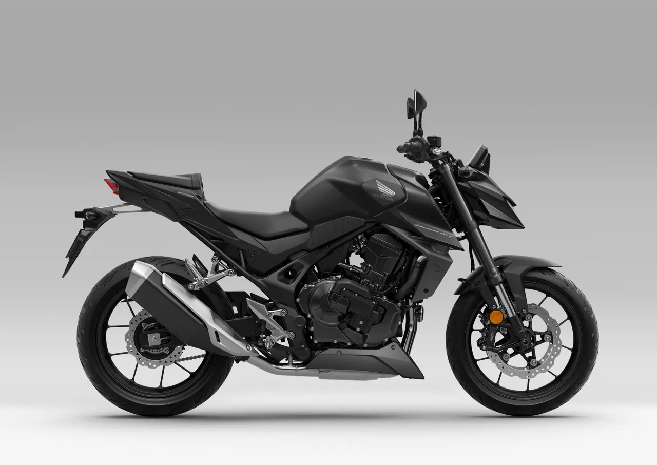 Honda CB750 2027 negra vista lateral
