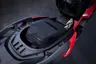 Compartimento de almacenamiento bajo el asiento de la Honda ADV 350 con una bolsa negra dentro