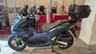 Scooter Honda PCX 125 azul oscuro con baúl trasero