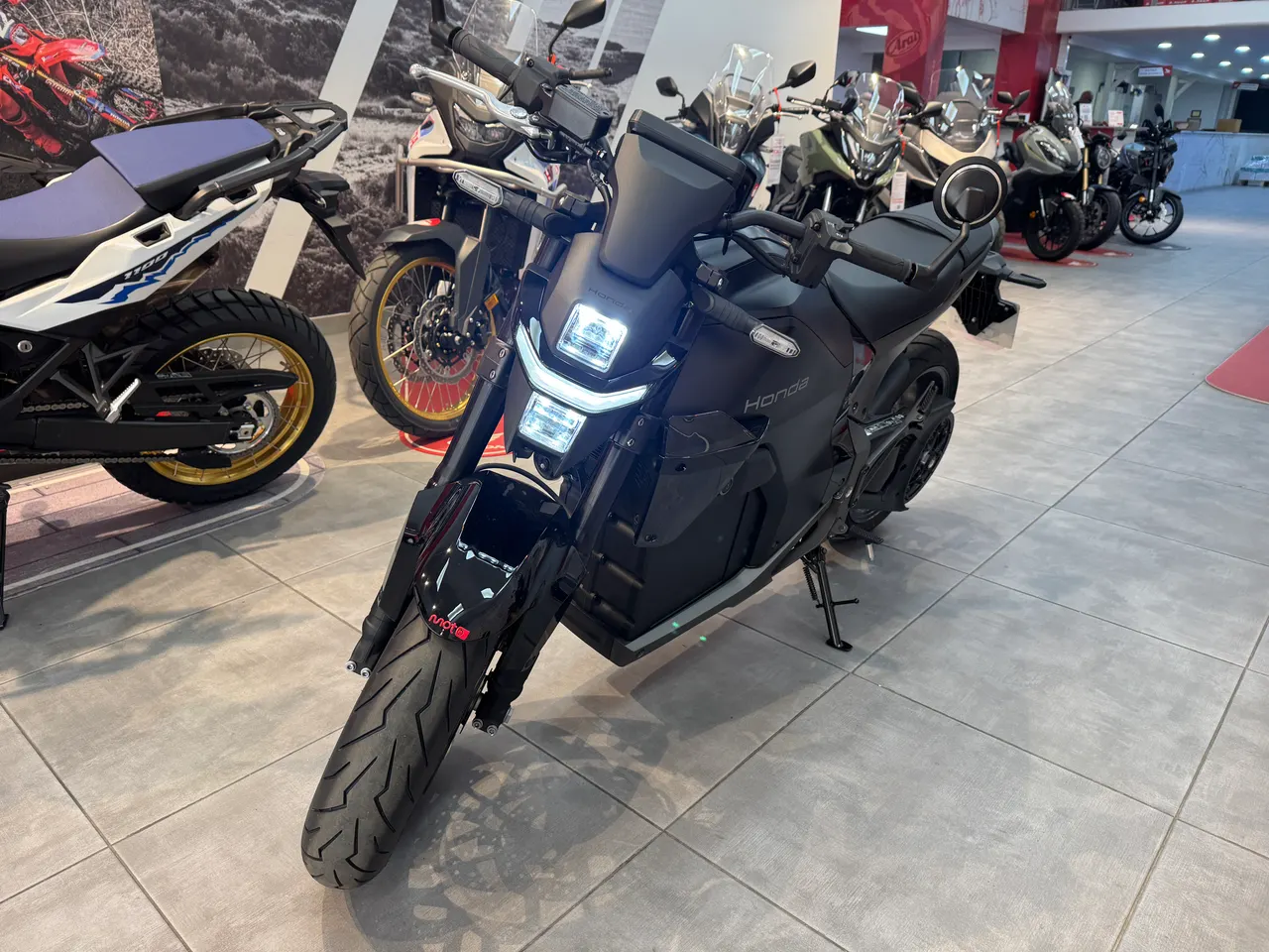Honda WN7 Negra Graphite